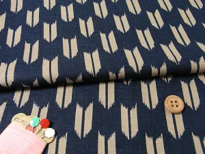 Arrow on Dark Navy (Length) 1＝0.25yard