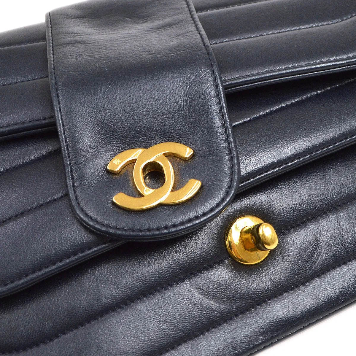 CHANEL 1991-1994 Vertical Flap Small Navy Lmabskin