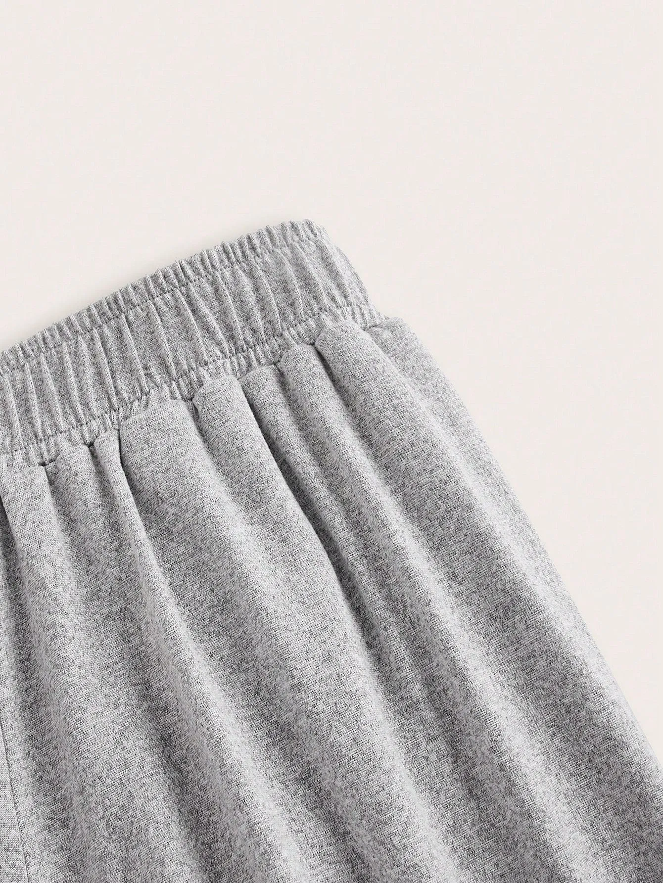 Cherry Vibes: Pantalones Grises Florales de Pierna Ancha
