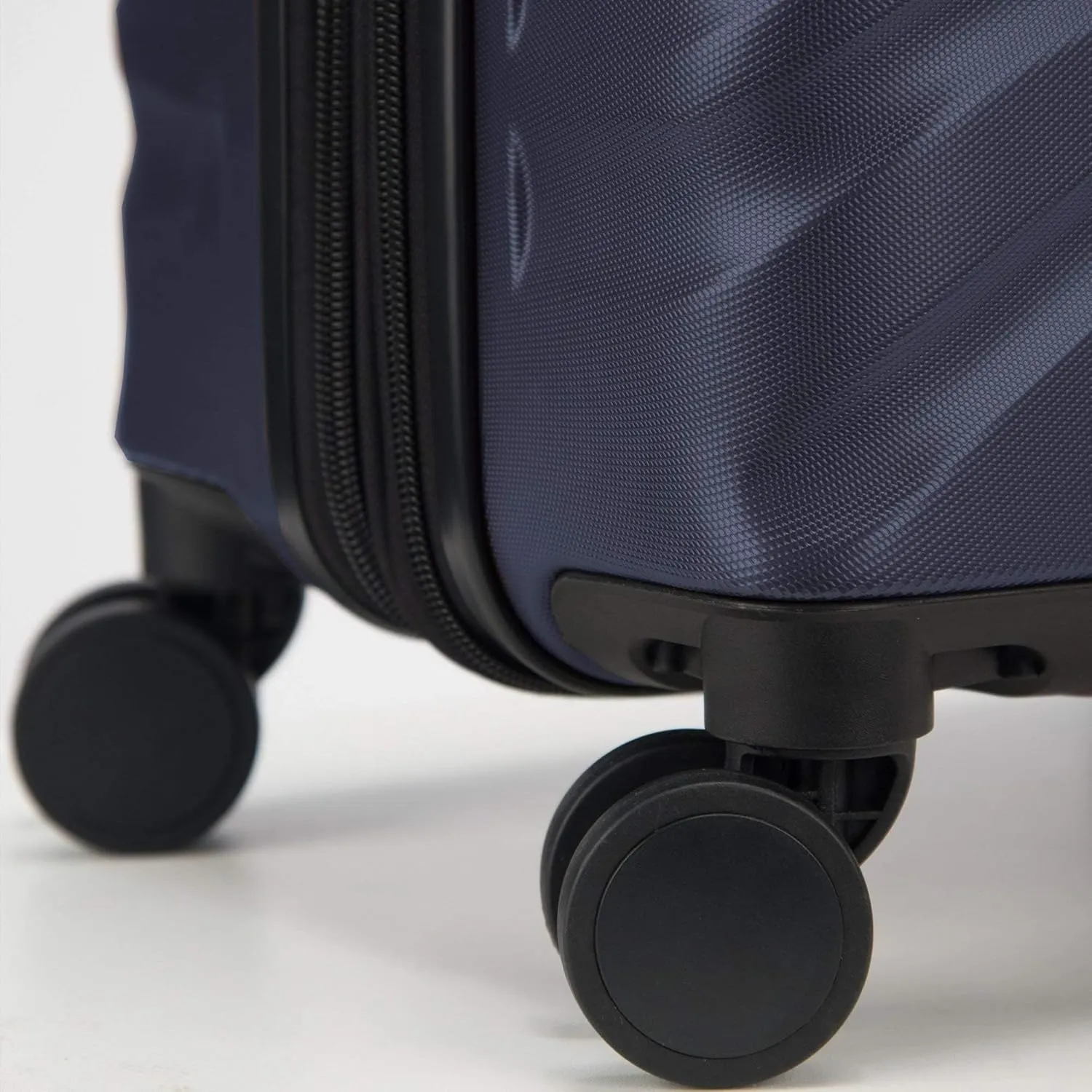 DELSEY PARIS Alexis Durable Luggage Set, Expandable & Lightweight 4-Wheel Spinners, Easy Grip handles for Smooth Journeys, TSA-Lock Incorporated, Men and Women, Navy, 3-Piece Set (21"/25"/29")