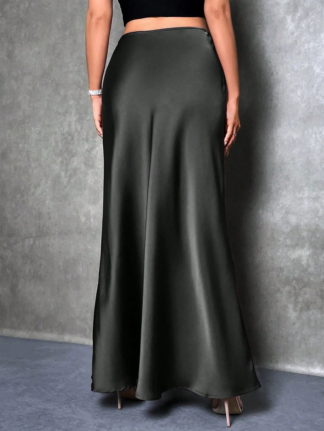 Falda Maxi de Satén Alta en Cherry Vibes 🌟
