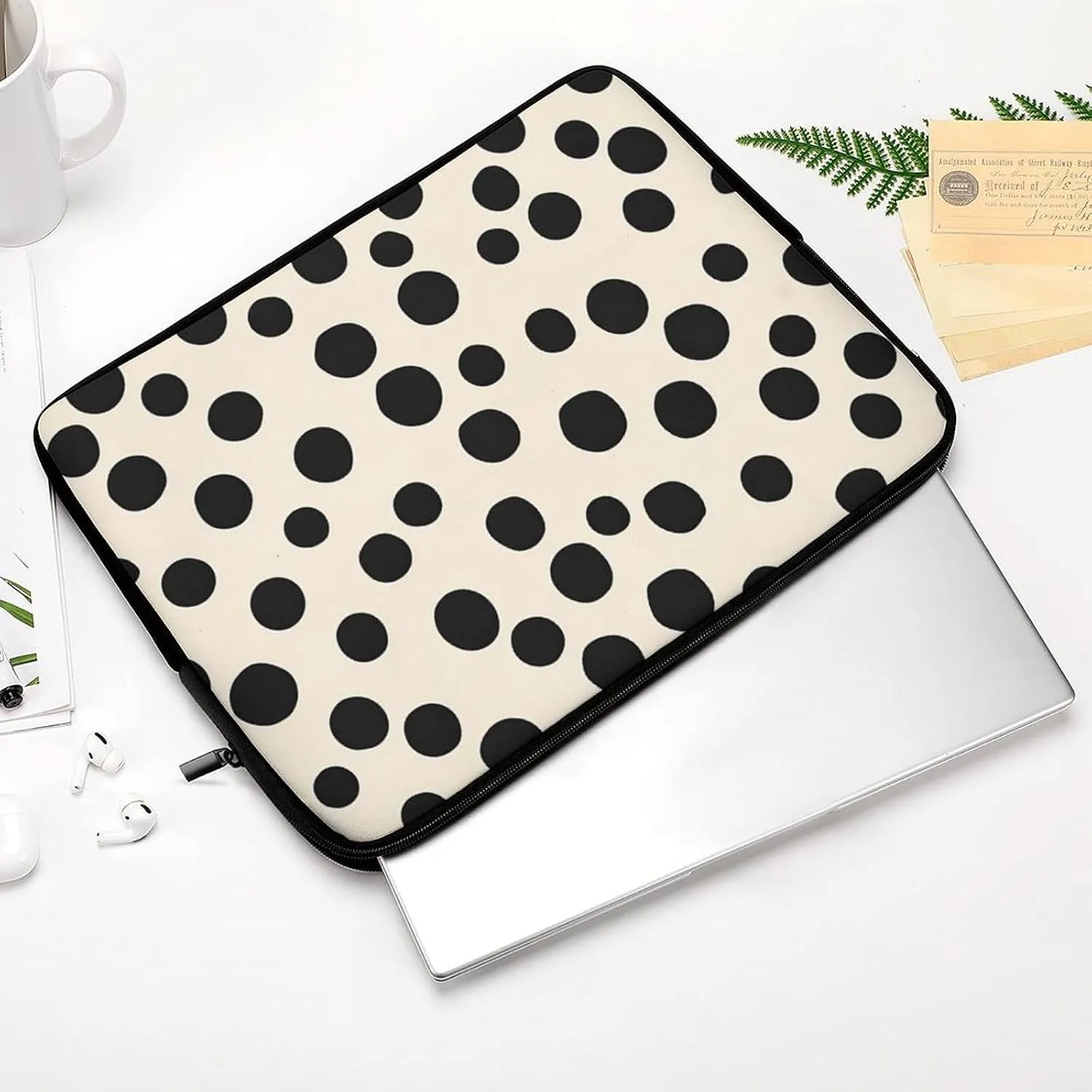 Polka Dots Beige Pattern Fashion Laptop Sleeve Bag Computer Carrying Case for Business Office Travel