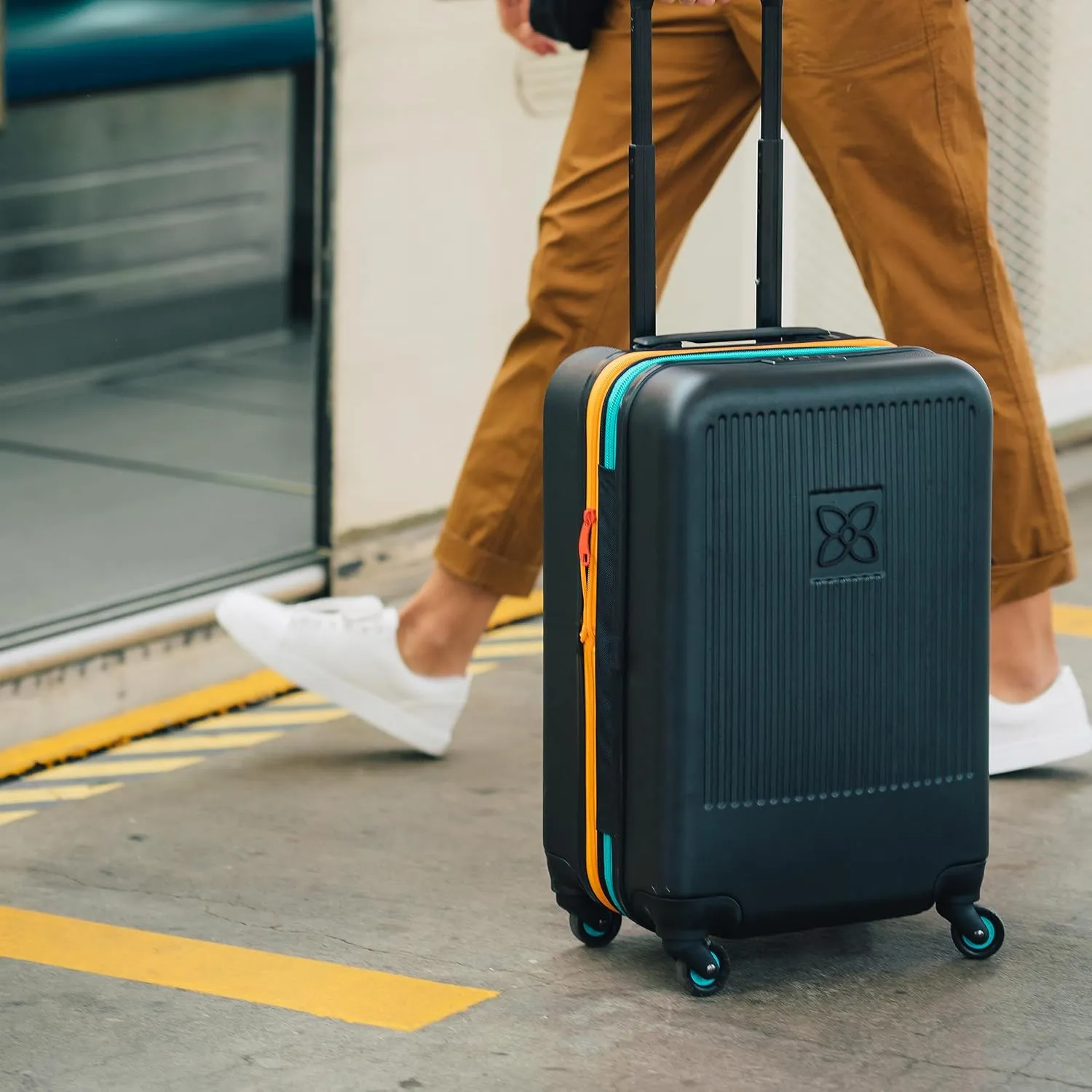 Sherpani Meridian, 22 Inch Carry On Luggage Airline Approved, Rolling Hardside Suitcase 22x14x9, Travel Luggage for Women, Expandable Suitcase, Travel Gift for Mothers Day 2025 (Chromatic)