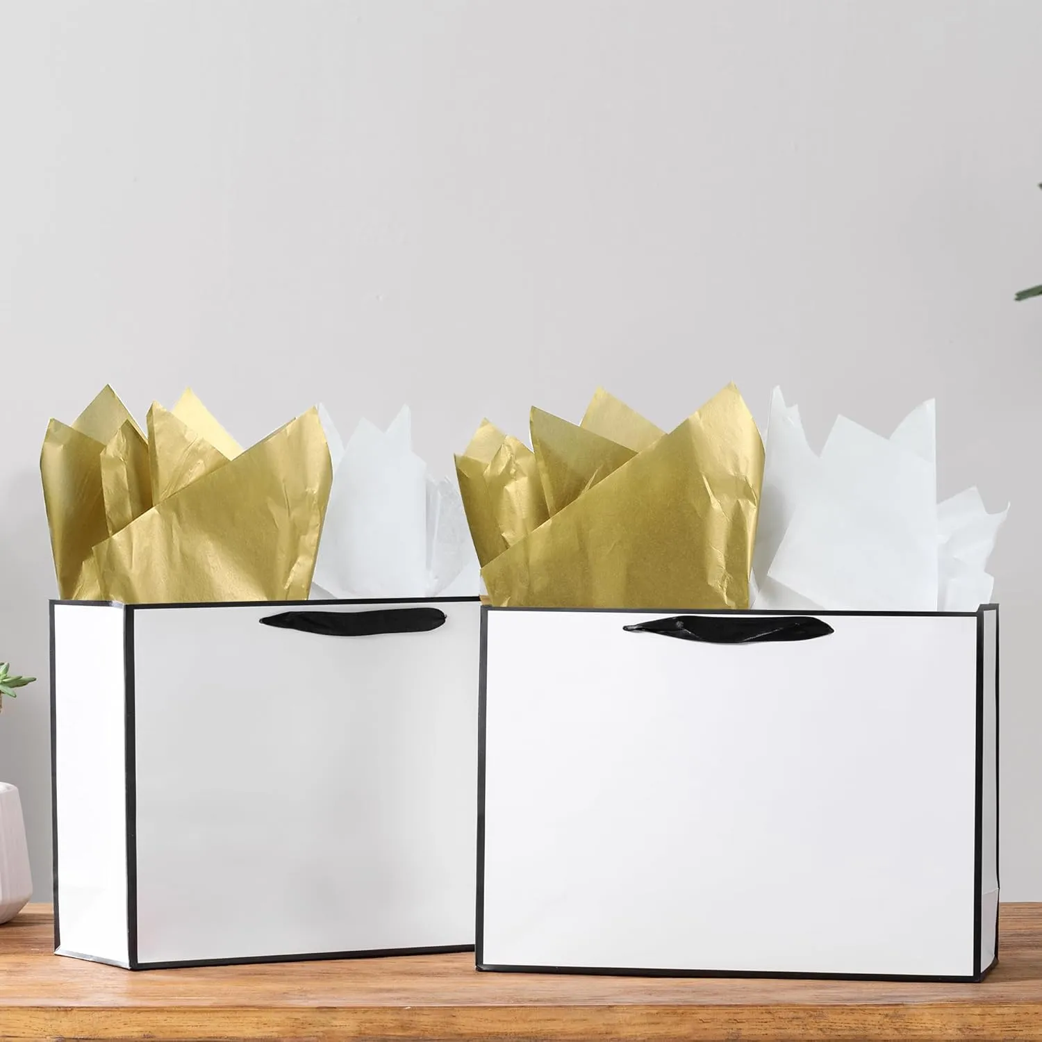 SHIPKEY 10 Pcs White and Black Gift Bags With Tissue Paper, 14x5x10 Inches Large for Groomsman, Boys/Girls/Baby (35x13x26 cm)