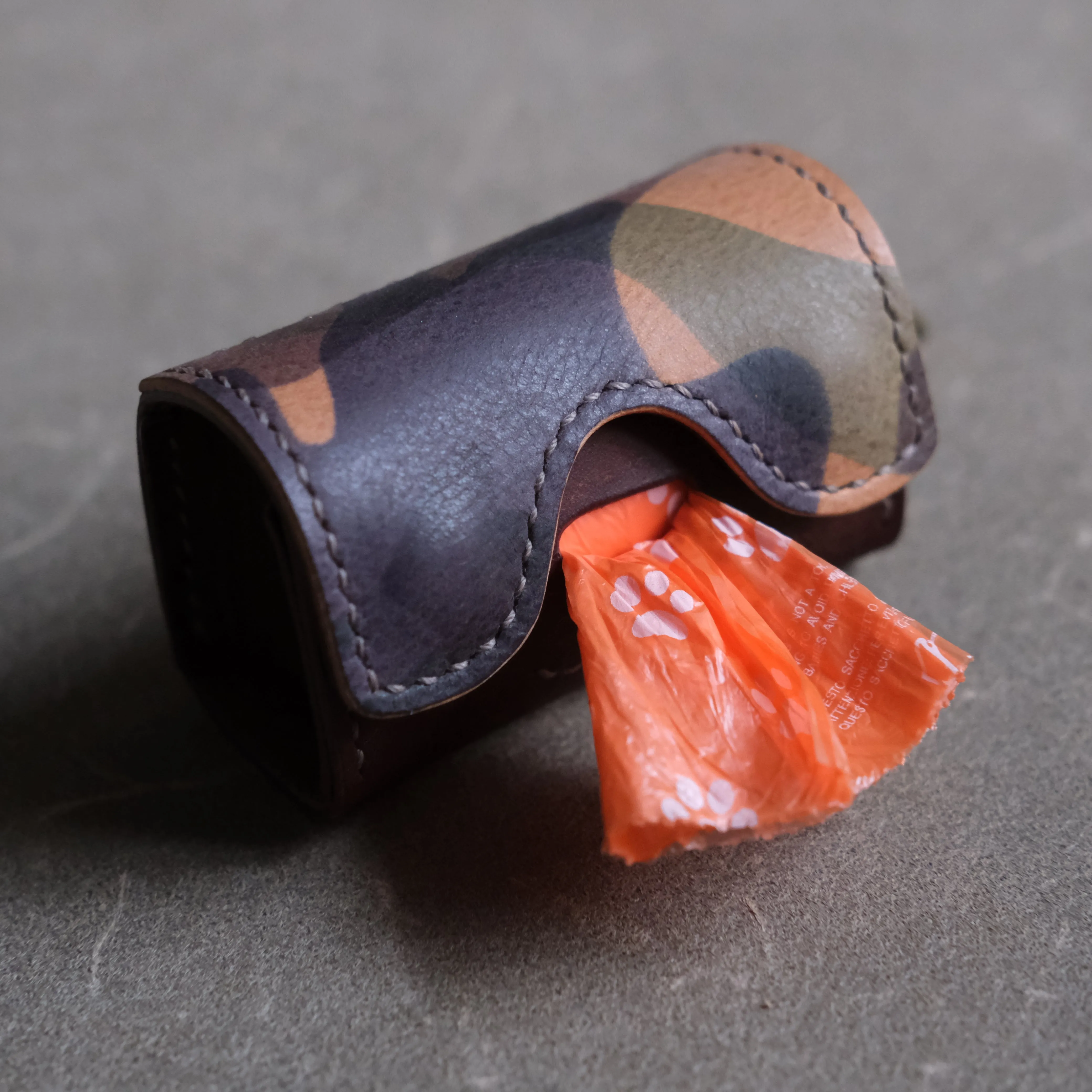 THE DOG WASTE BAGS HOLDER - DS LEATHERGOODS