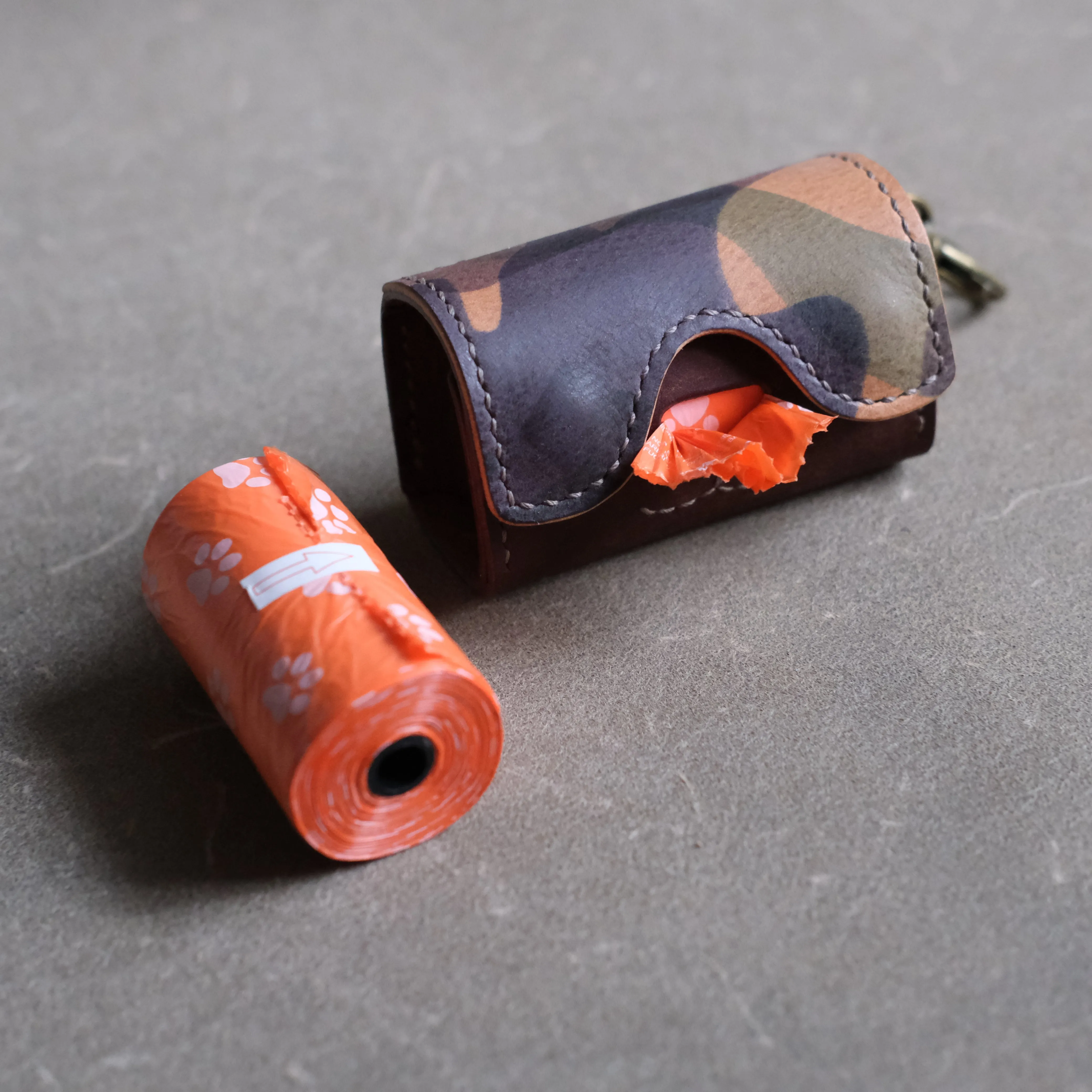 THE DOG WASTE BAGS HOLDER - DS LEATHERGOODS