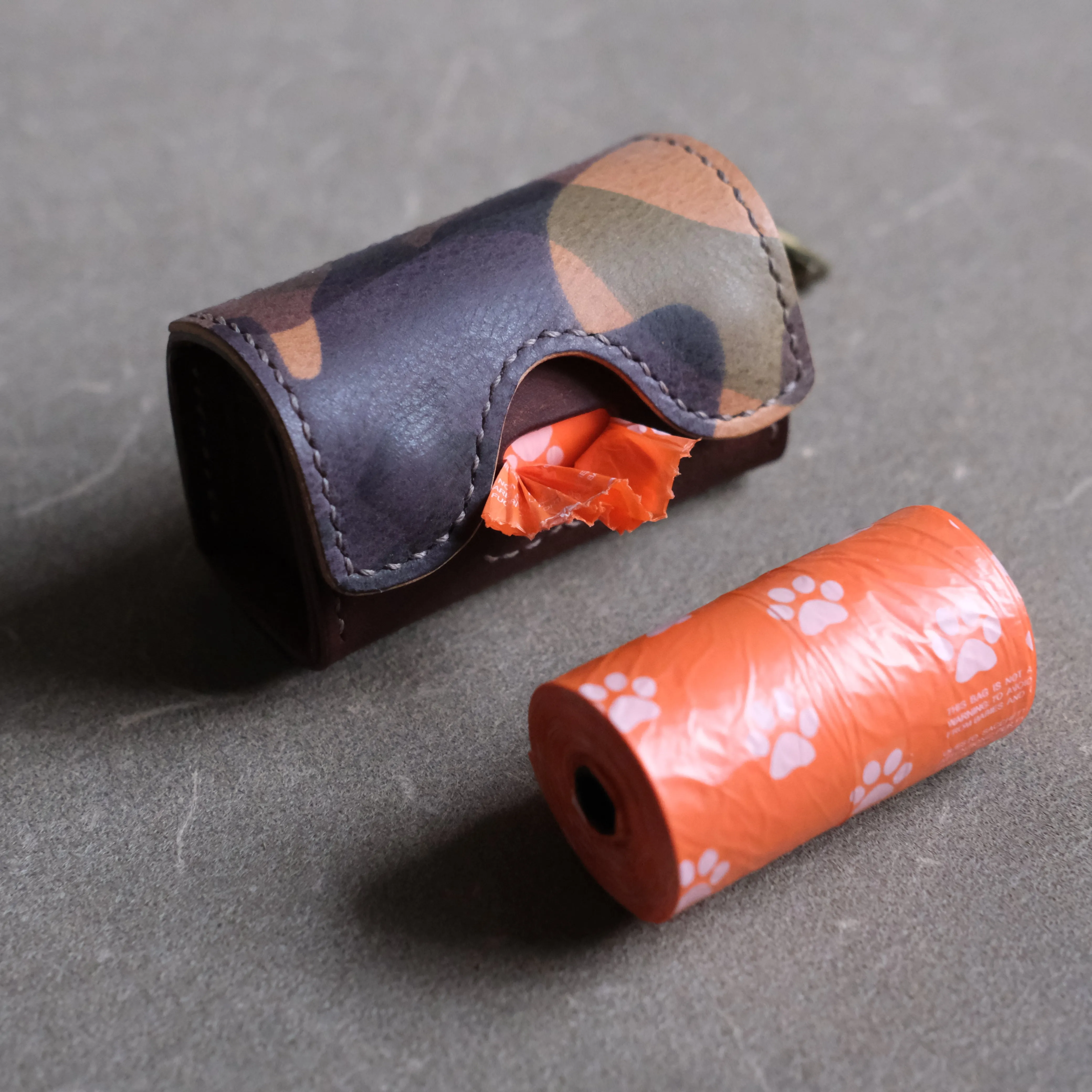 THE DOG WASTE BAGS HOLDER - DS LEATHERGOODS