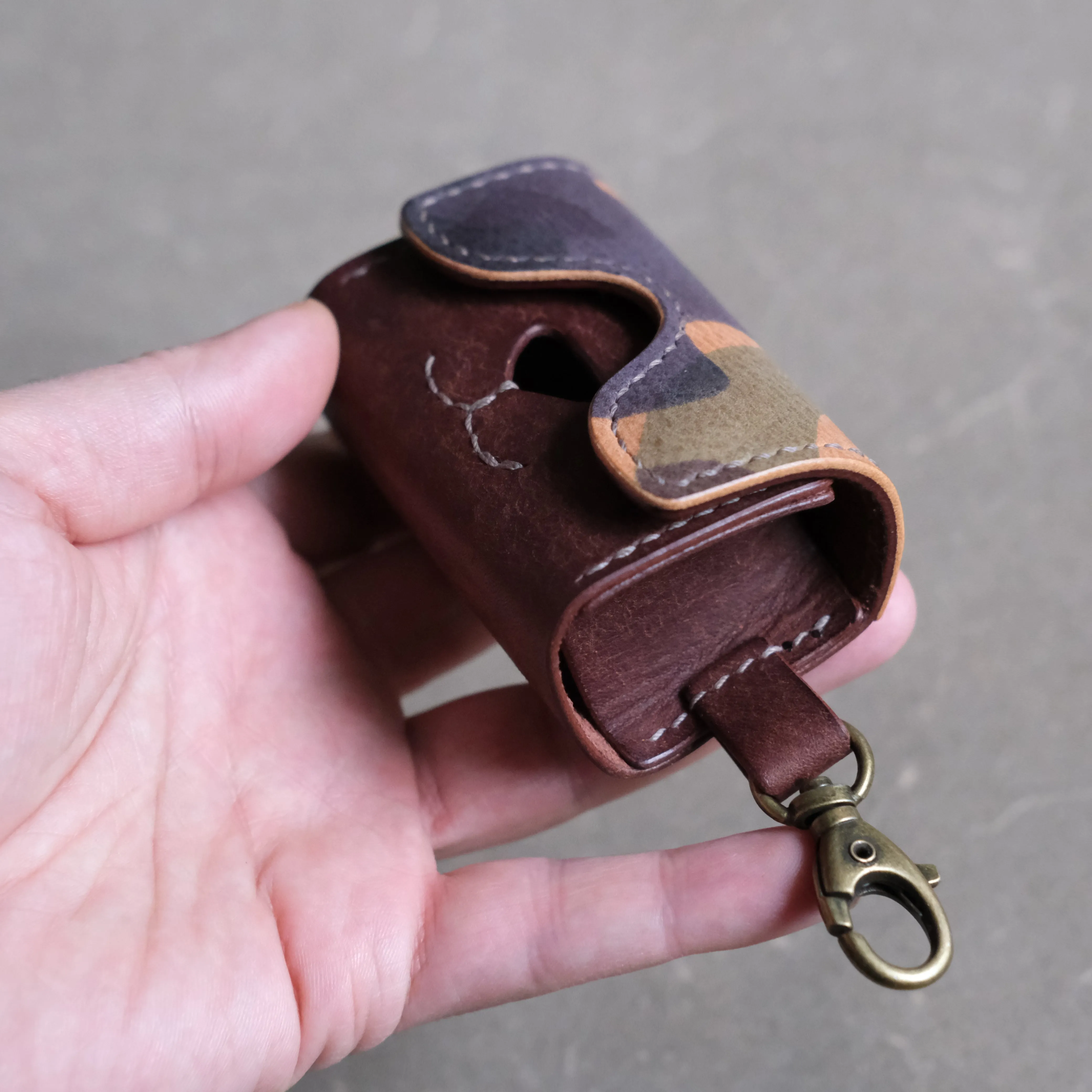 THE DOG WASTE BAGS HOLDER - DS LEATHERGOODS