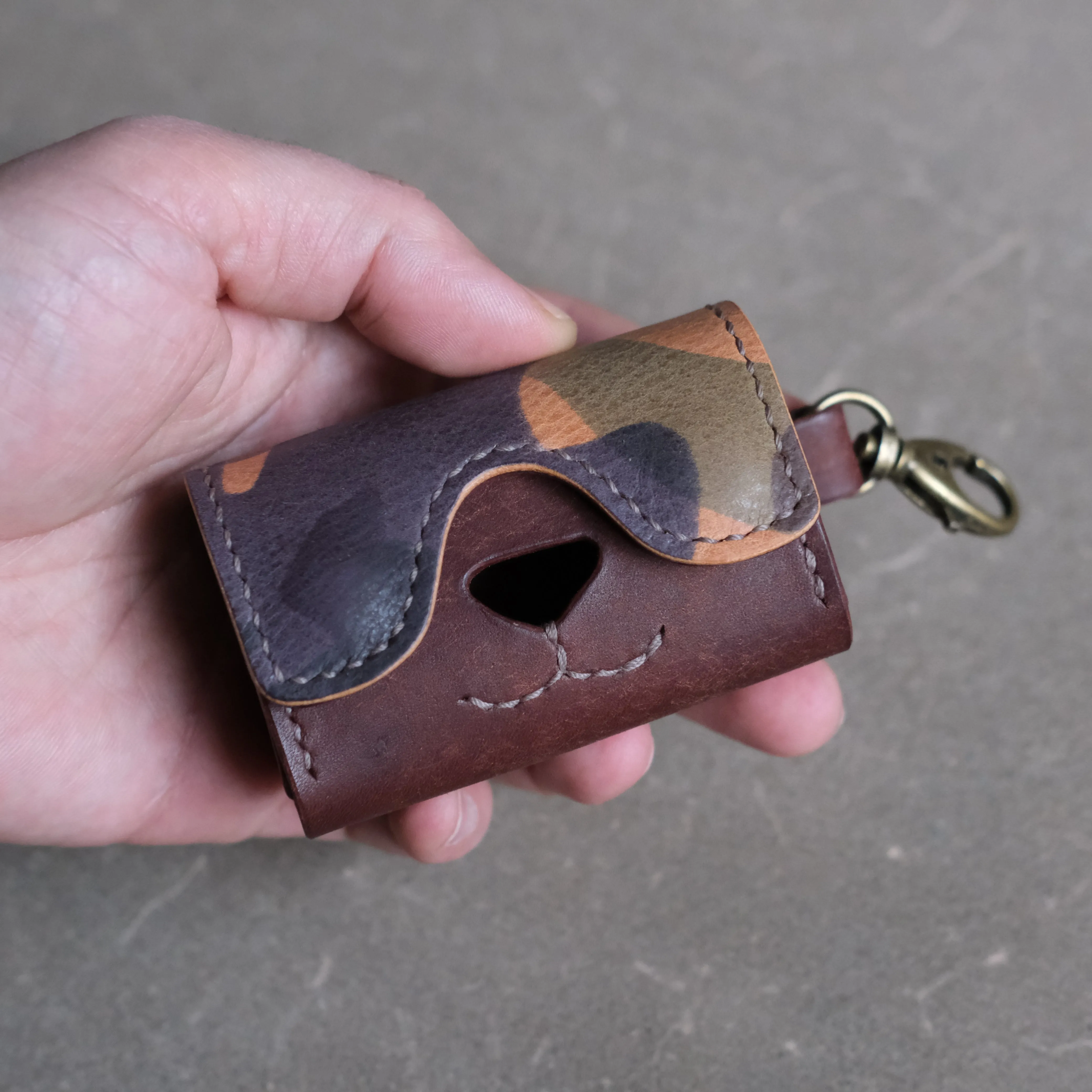 THE DOG WASTE BAGS HOLDER - DS LEATHERGOODS