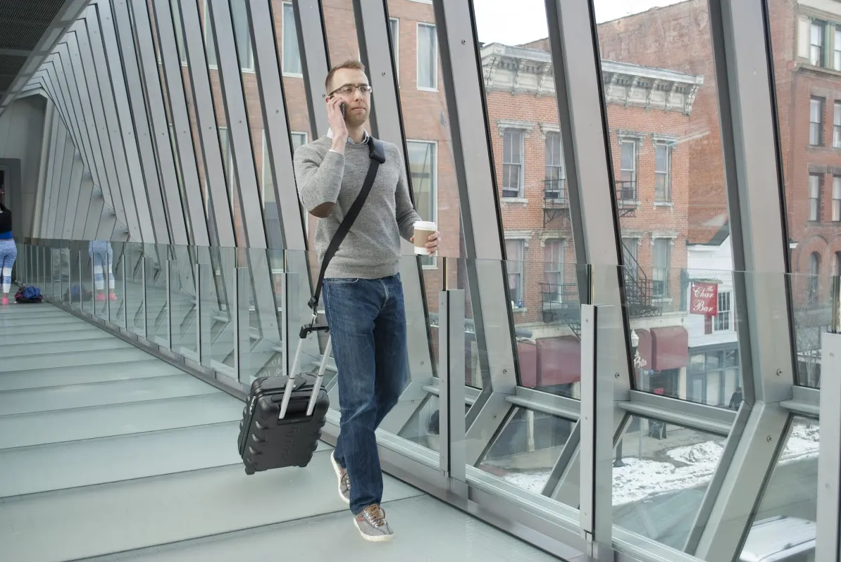 (U.S.) RetraStrap Hands Free your carry-on luggage - Anti theft. Anti-Forgetting less stress