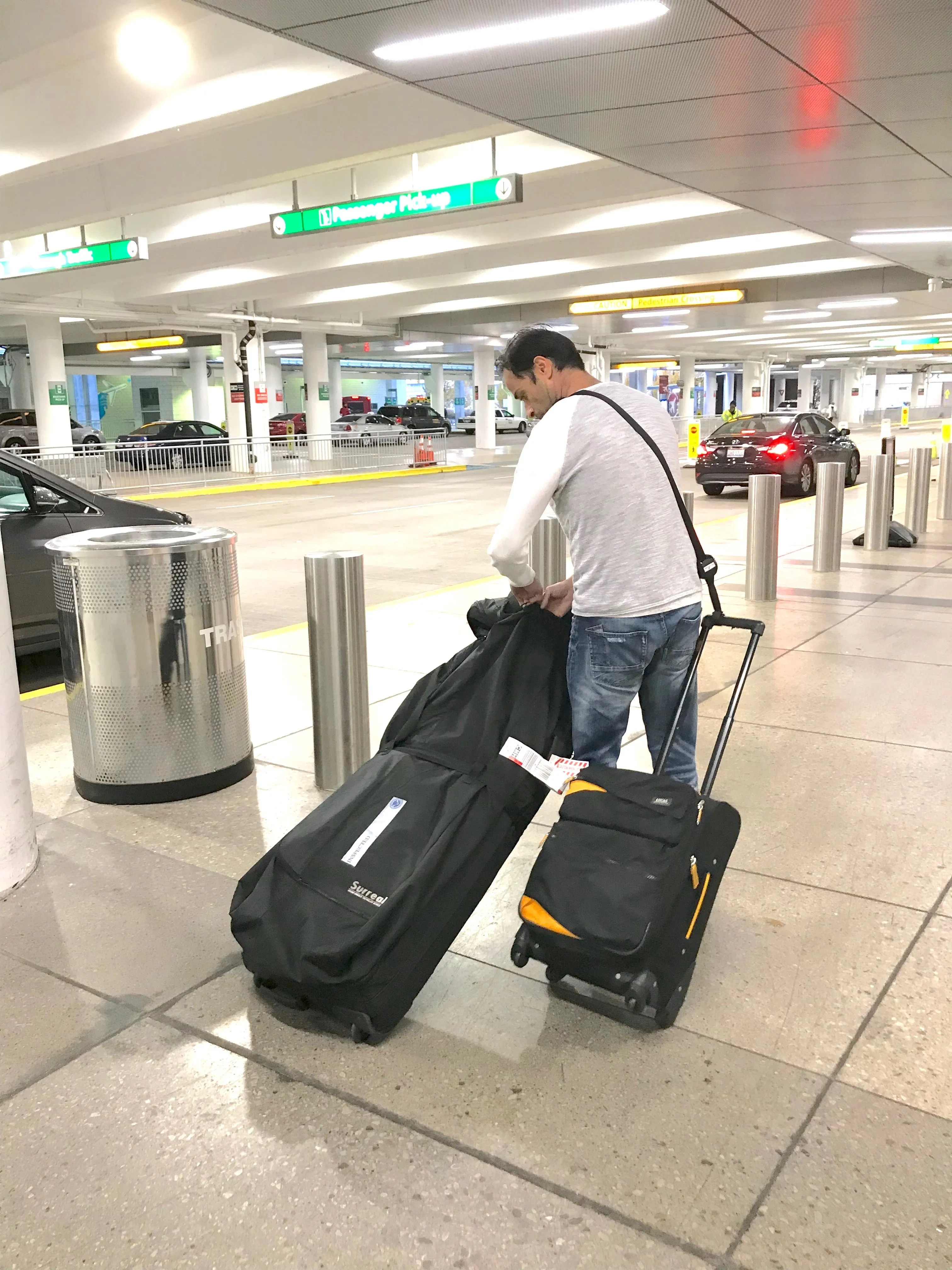 (U.S.) RetraStrap Hands Free your carry-on luggage - Anti theft. Anti-Forgetting less stress