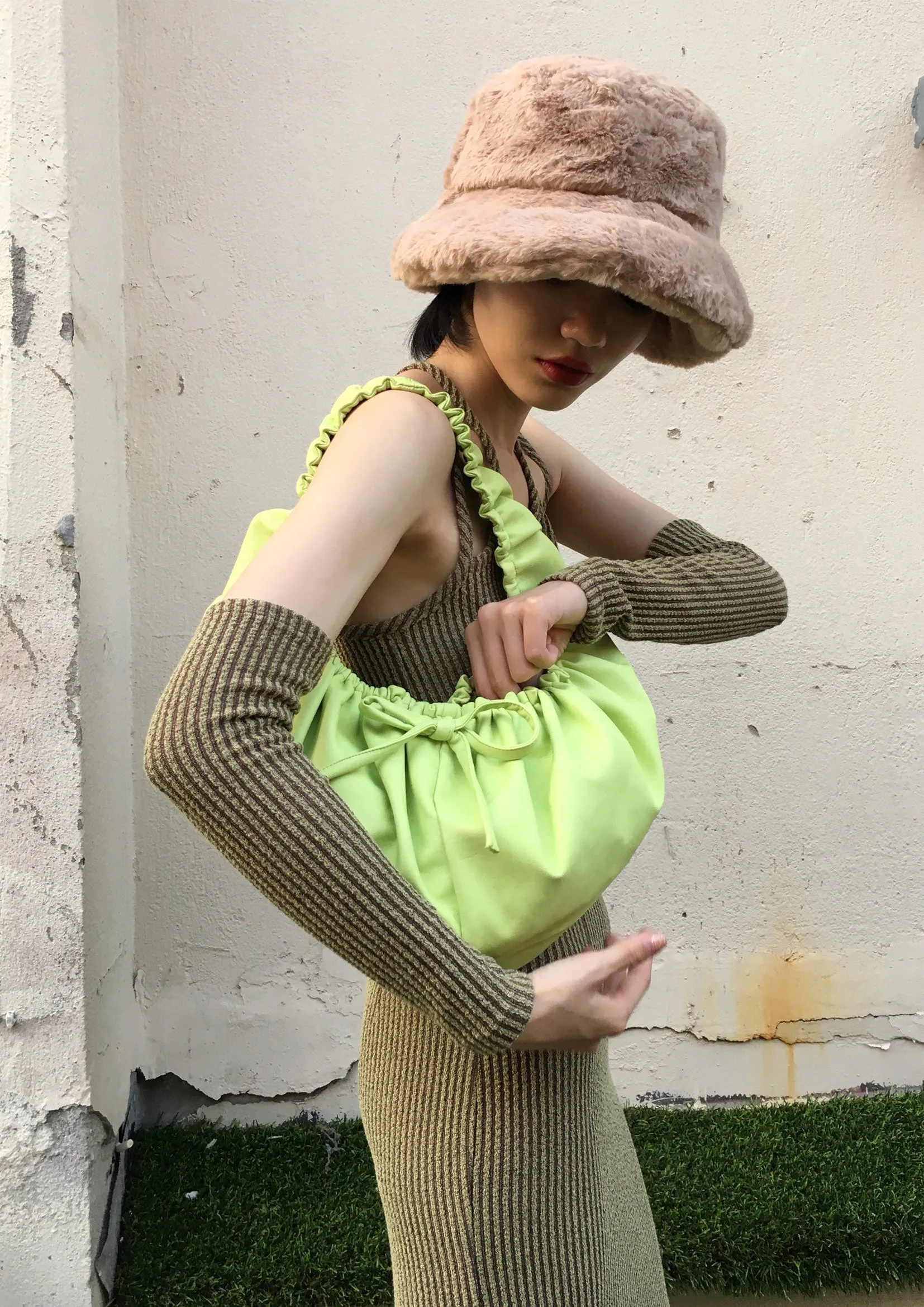 Vegan leather circular shoulder bag - lime