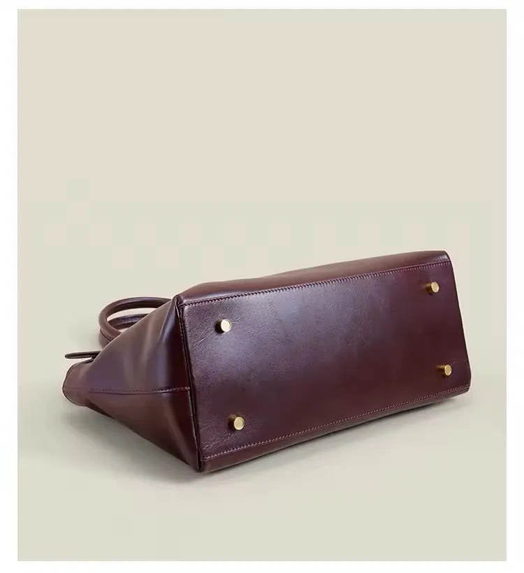 Vintage Charm: Handmade Women's Retro Suede Bag