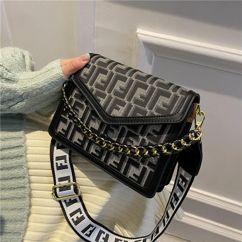 Vintage Elegance: Women's Retro Shoulder Bag